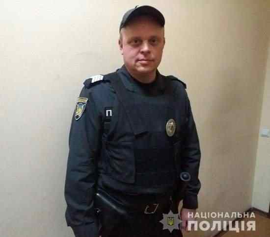 Сержант харьковской полиции Кариков остановил маршрутку с пассажирами после того, как у водителя случился эпилептический припадок 01