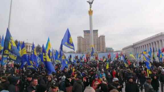 В Киеве на Майдане Незалежности националисты проводят Вече достоинства за чистые выборы (обновлено) 05