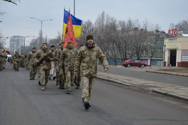 Воины 28-й ОМБр, вернувшиеся из зоны ООС, прошли торжественным маршем по Одессе 04