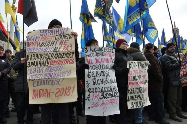 В Киеве на Майдане Незалежности националисты проводят Вече достоинства за чистые выборы (обновлено) 14