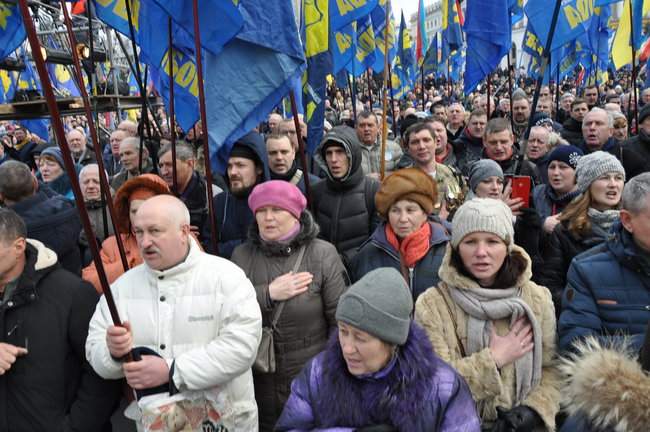 В Киеве на Майдане Незалежности националисты проводят Вече достоинства за чистые выборы (обновлено) 17