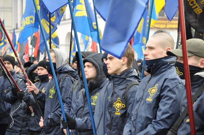 В Киеве на Майдане Незалежности националисты проводят Вече достоинства за чистые выборы (обновлено) 23