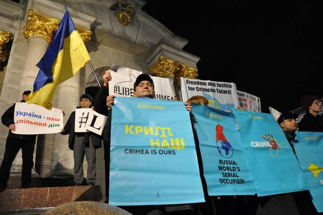 Украина, помни: Крым оккупирован, - в центре Киева прошла акция ко дню крымского сопротивления оккупантам 04