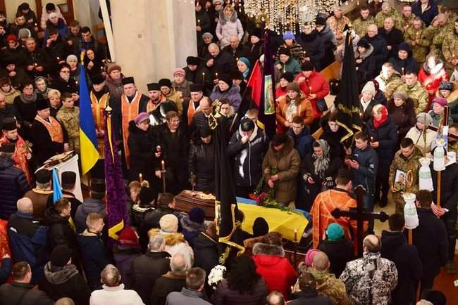 Панихида по погибшему украинского воину 24-й ОМБ Богоносюку прошла на Тернопольщине 05