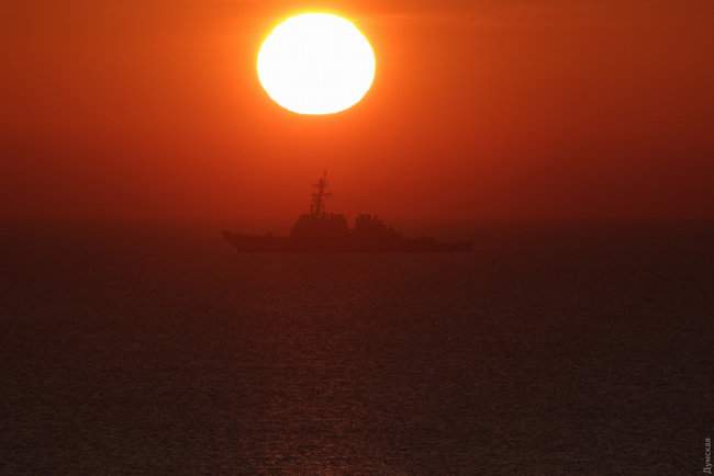 Эсминец ВМС США с крылатыми ракетами Томагавк USS Donald Cook зашел в порт Одессы 03