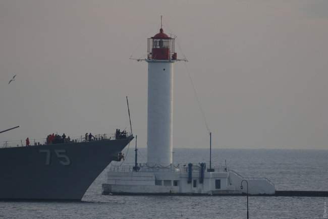 Эсминец ВМС США с крылатыми ракетами Томагавк USS Donald Cook зашел в порт Одессы 04