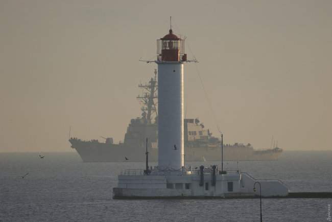 Эсминец ВМС США с крылатыми ракетами Томагавк USS Donald Cook зашел в порт Одессы 06