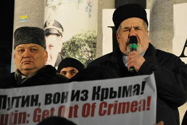 Украина, помни: Крым оккупирован, - в центре Киева прошла акция ко дню крымского сопротивления оккупантам 01