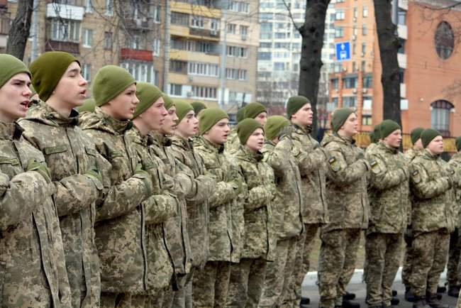 В Киевском военном лицее вместо памятника Суворову открыт мемориальный камень на месте установки памятника Богуну 04