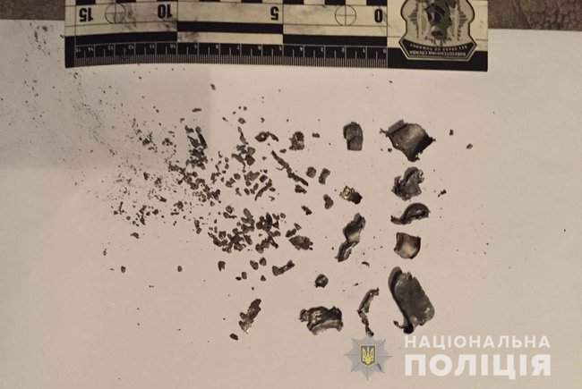 Во двор главы Ривненского горсуда бросили гранату и обстреляли дом из автомата, - полиция 03