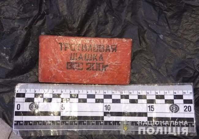 Правоохранители на Луганщине выявили оружие и боеприпасы, спрятанные задержанным ранее местным жителем 01
