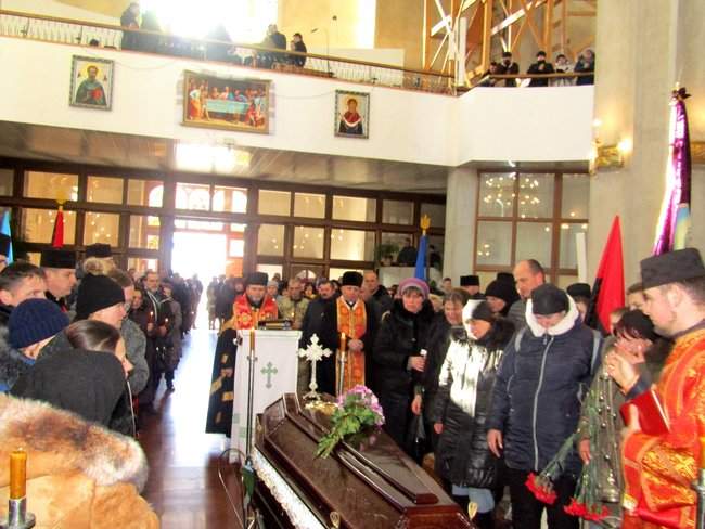 Панихида по погибшему украинского воину 24-й ОМБ Богоносюку прошла на Тернопольщине 02