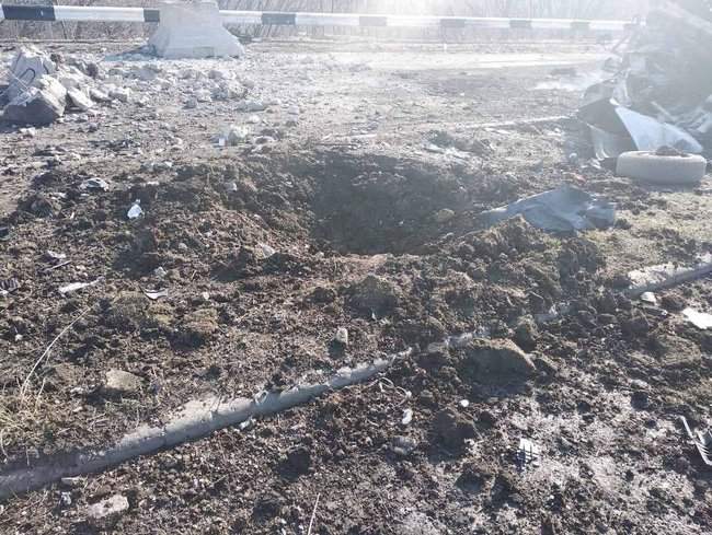 Два человека погибли в результате подрыва микроавтобуса на противотанковой мине вблизи оккупированной Оленовки, - пресс-центр ООС 03