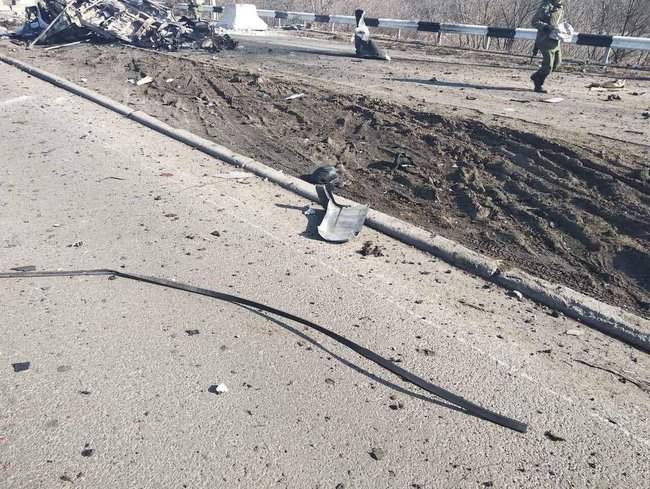 Два человека погибли в результате подрыва микроавтобуса на противотанковой мине вблизи оккупированной Оленовки, - пресс-центр ООС 04