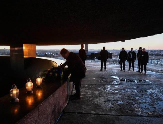 Порошенко почтил память мучеников концлагерей в польском музее Майданек 02