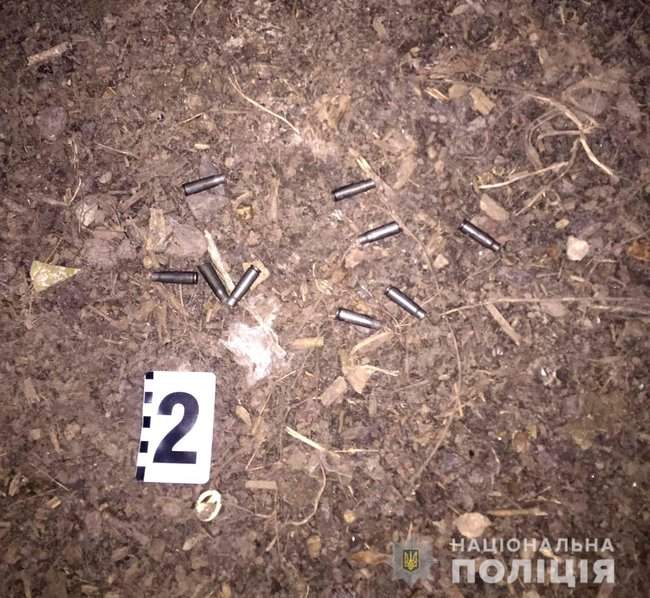 Во двор главы Ривненского горсуда бросили гранату и обстреляли дом из автомата, - полиция 06