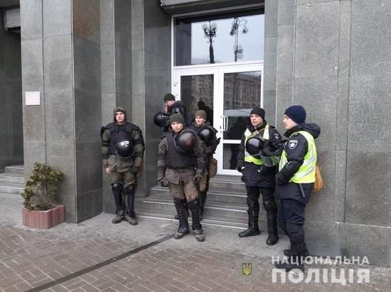 3 тыс. правоохранителей заступили на службу в преддверии акции Нацкорпуса в Киеве 01