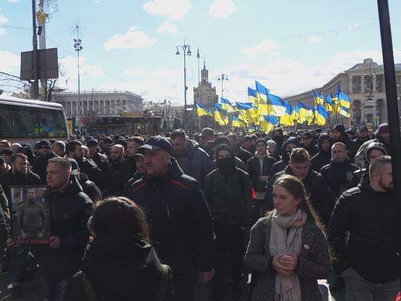 Представители Национального корпуса пришли на Банковую, где передали требования к Порошенко замсекретаря СНБО Кривоносу 04