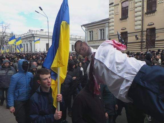 Представители Национального корпуса пришли на Банковую, где передали требования к Порошенко замсекретаря СНБО Кривоносу 06