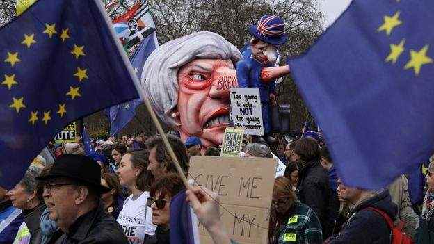 Британцы вышли на улицы Лондона с требованием референдума по Brexit 03