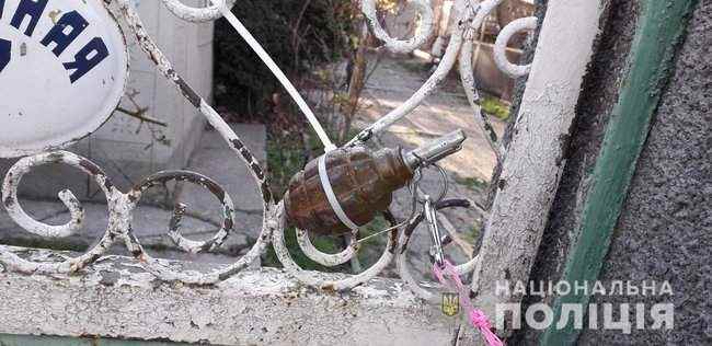 Боевая граната обнаружена на воротах частного дома на Одесчине, - Нацполиция 02