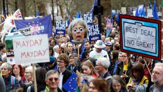 Британцы вышли на улицы Лондона с требованием референдума по Brexit 01