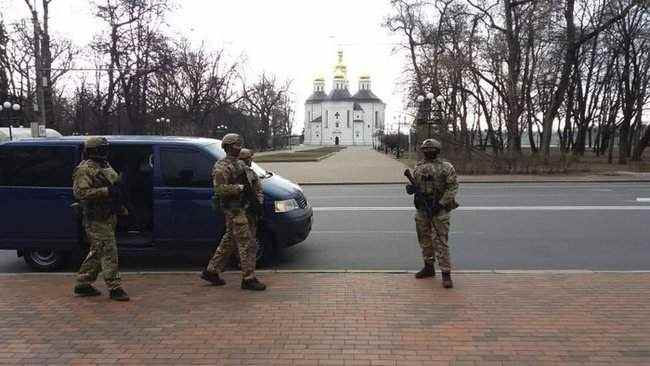 Спецназ СБУ накануне выборов приступил к патрулированию улиц, вокзалов, аэропортов и автостанций 08