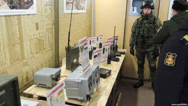 Оккупанты в Крыму показали трофейное оружие из Сирии 05