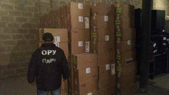 На трассе Киев-Одесса задержали автомобиль со 136 тысячами пачек контрабандных сигарет 02
