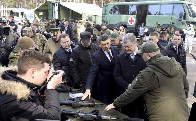 Вклад Нацгвардии в освобождение 2/3 территории оккупированного Донбасса огромен, - Порошенко 03