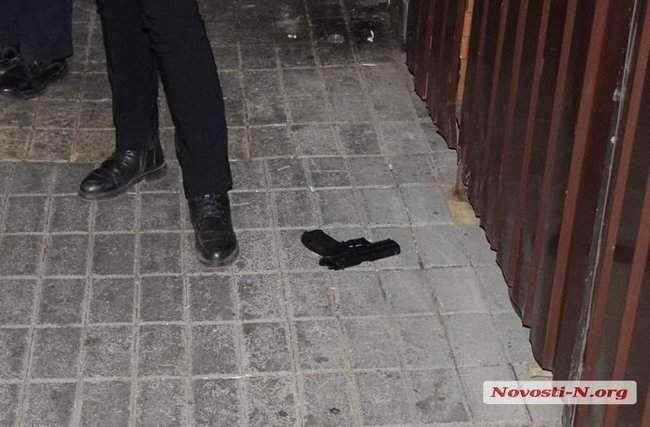 Стрельба в центре Николаева: мужчины не поделили место в очереди на McDrive 03