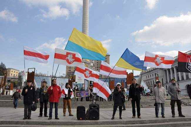 Жыве Беларусь!, - в центре Киева прошла акция посвященная Дню Воли 10