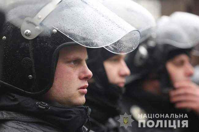 Мероприятия в Киеве прошли спокойно, нарушений не зафиксировано, - Крищенко 01