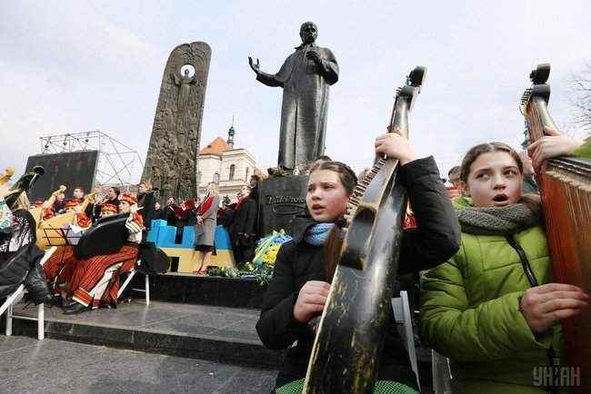 407 бандуристов одновременно исполнили Заповіт, установив рекорд 09