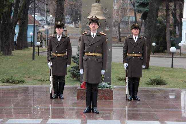 В Минобороны почтили память погибших украинских защитников 04