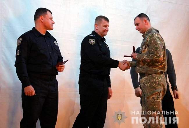 Добровольцы, которые несут службу в зоне проведения ООС, получили награды от руководства МВД и Нацполиции 06