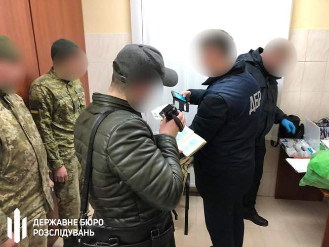 Выстрелил из автомата в упор и добивал лежачего ногами: В ГБР рассказали подробности убийства пограничника на Львовщине 02