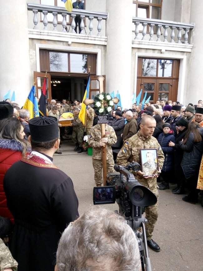 Погибшего на Донбассе воина Богдана Гаврылива похоронили в Калуше 02