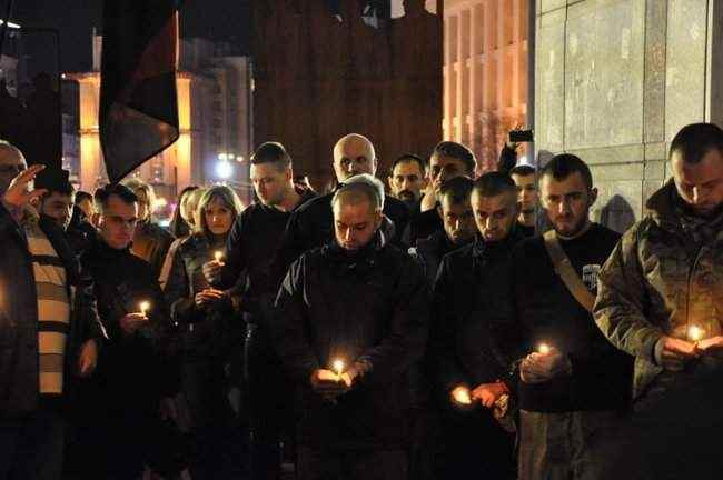 На Майдане попрощались с погибшим в ДТП на Донбассе добровольцем Федоришиным 02