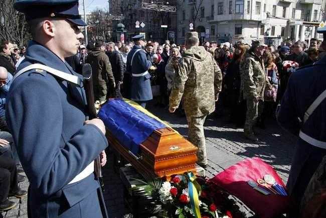 Харьков простился с пулеметчицей 54-й бригады Яной Червоной, погибшей при минометной атаке в зоне ООС 02