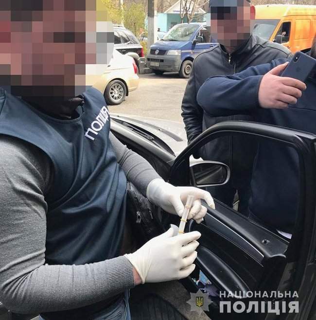 Полиция задержала сотрудника Белгород-Днестровской местной прокуратуры на взятке в $10 тысяч 01