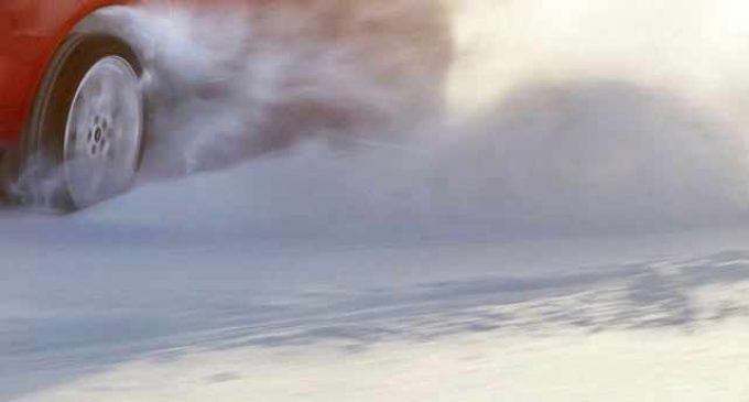 Спасатели Днепра достают автомобили из снежного плена (ФОТО)