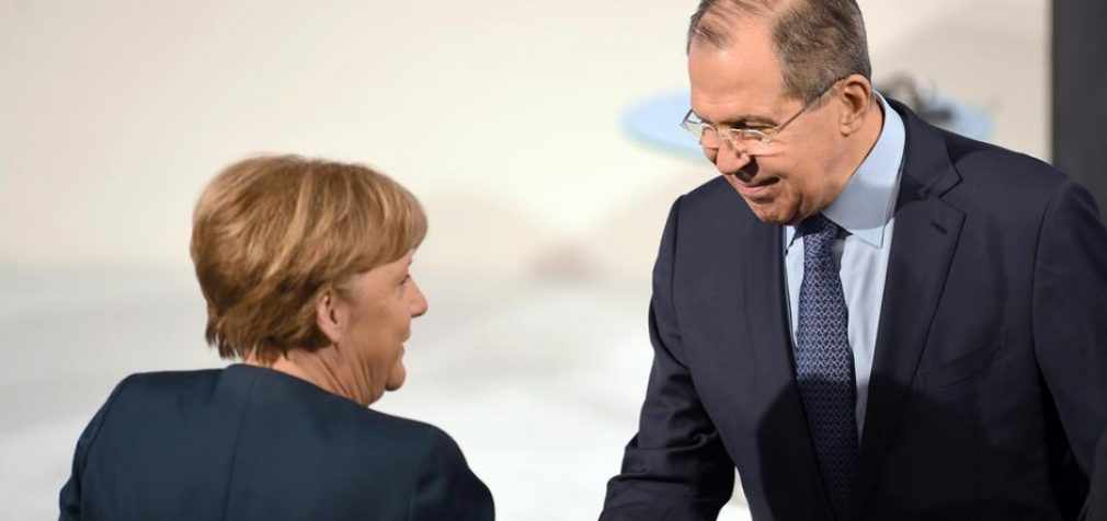 Оппозиция в ФРГ критикует Меркель за неожиданную встречу с Лавровым