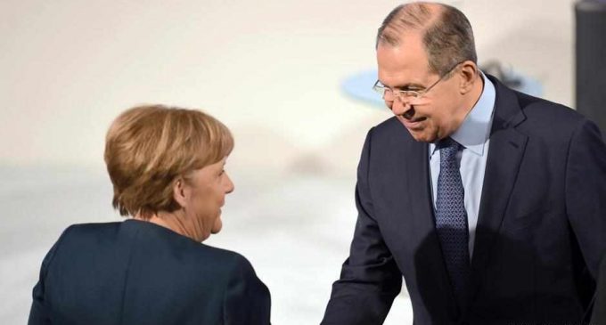 Оппозиция в ФРГ критикует Меркель за неожиданную встречу с Лавровым