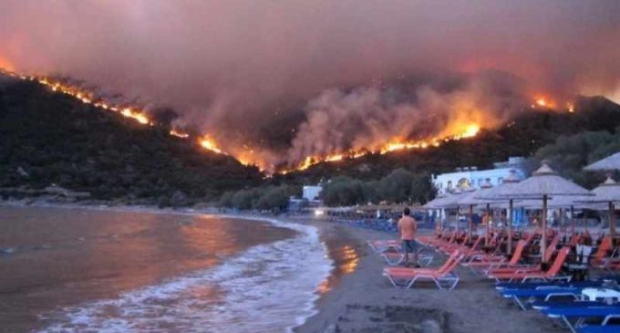Власти Греции рассматривают версию о поджоге лесов