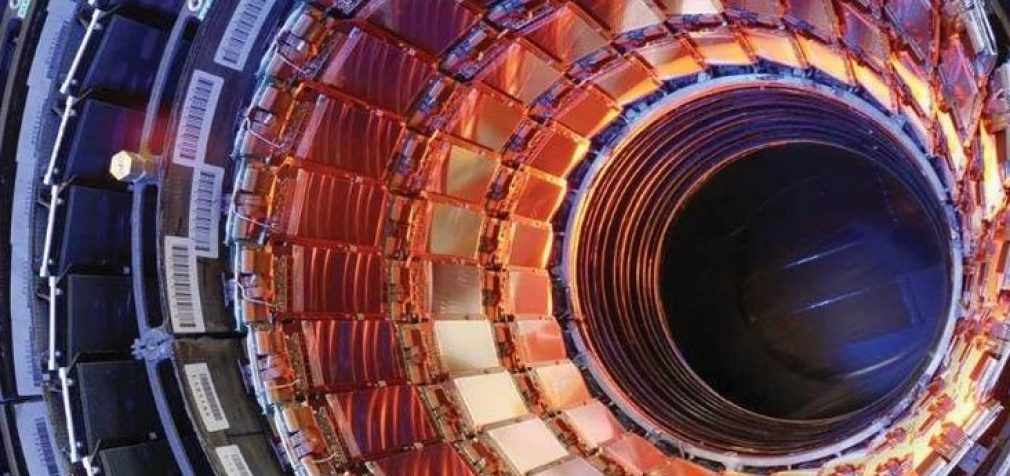 Большой адронный коллайдер впервые ускорил атомы