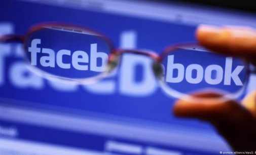 В работе Facebook произошел сбой