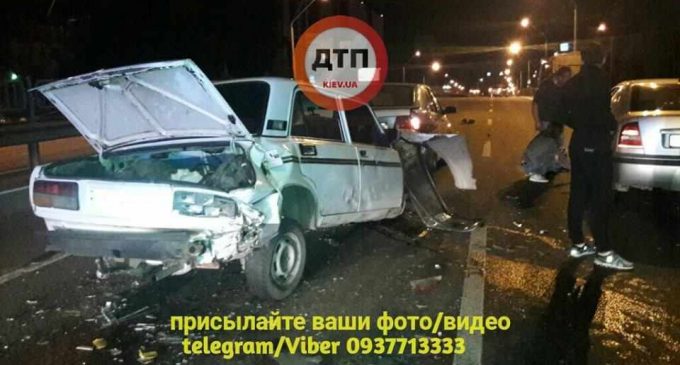 Жуткое ДТП в Киеве: столкнулись сразу 4 авто