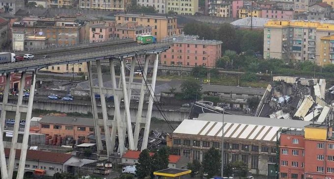Эксперты знали об ослаблении моста в Генуе за месяцы до трагедии, — AP