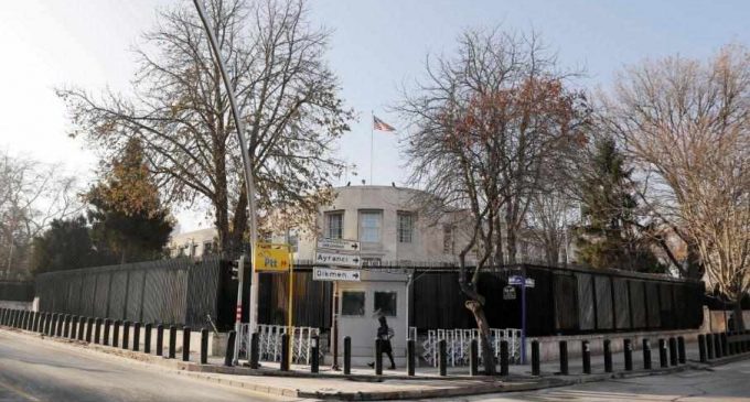 Посольство США в Анкаре обстреляли неизвестные